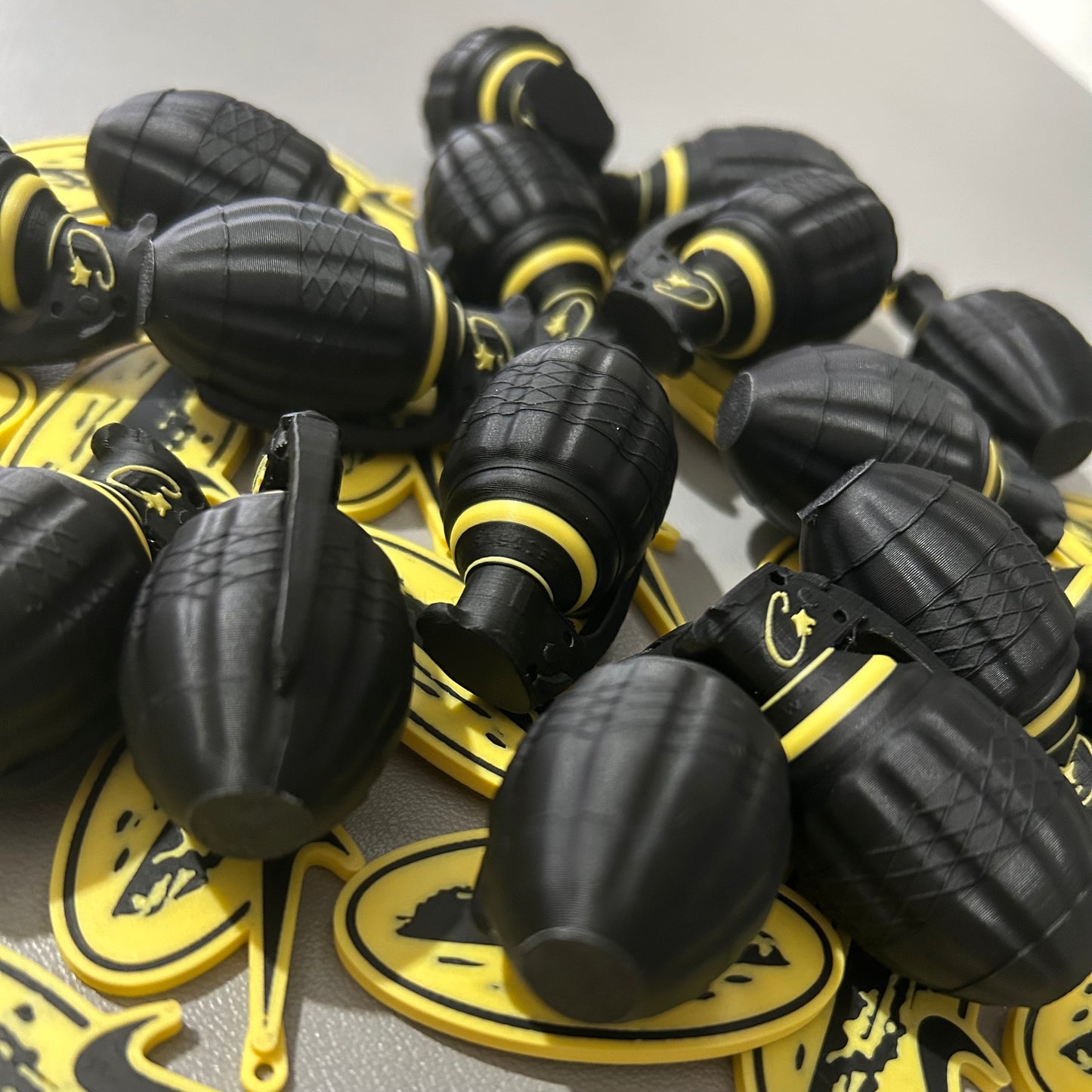 HONEY BLACK GRENADE KEYRING